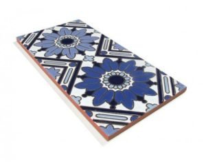 Azulejo sevillano pintado a mano. Modelo Fondo F163